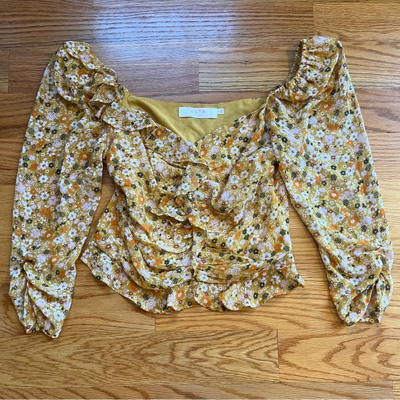 ASTR the label Ruched Puff Sleeve Sweetheart Ditsy Daisy Floral Top Size small - Picture 4 of 7